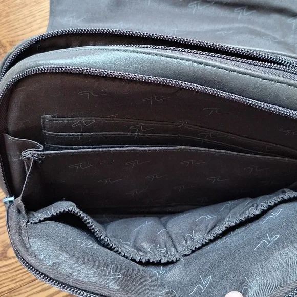 Brownish/Blackish Gloria Vanderbilt Classy Zippered Purse - Picture 3 of 5